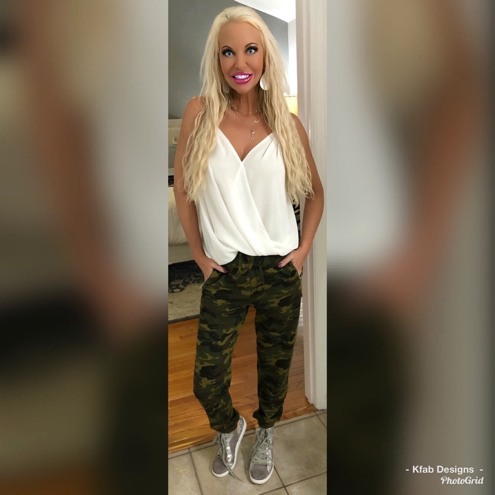 🥰LAST 1! Camo! Elastic Waist Tie Pocket Joggers! - Picture 3 of 6